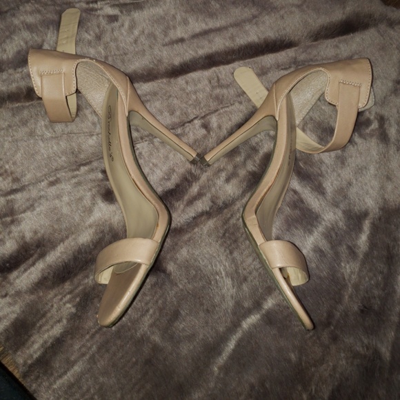 Breckelle's shoes size 6 nude - Picture 2 of 7